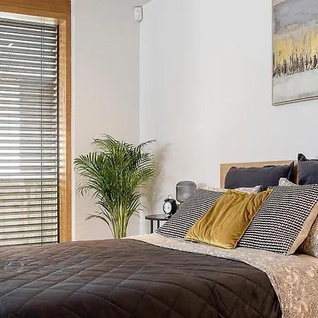 Lägenhet Bright & Spacious 1-bedroom In Kirchberg 6rdk *