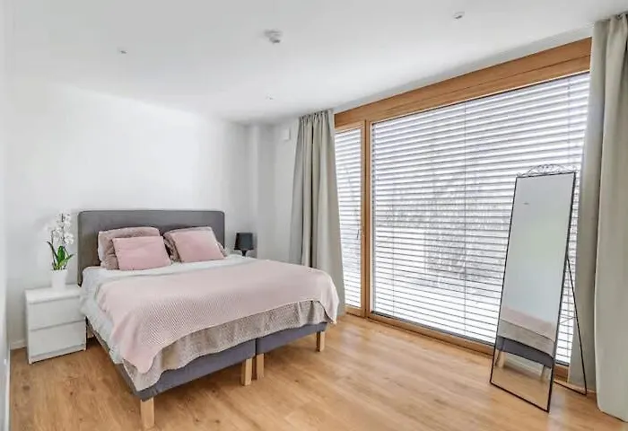 Bright & Spacious 1-bedroom In Kirchberg 6rdk Apartamento *