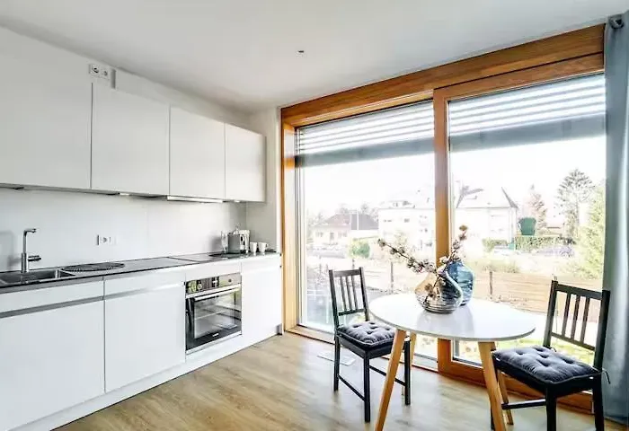 Bright & Spacious 1-bedroom In Kirchberg 6rdk *